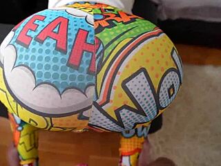 Raw fanget stepsøster onanere, knullet henne hardt gjennom revne leggings på stor rumpe