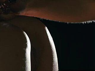 Adria Raeがスパンキングとフェイシャルでダブルペネトレーションを受ける！