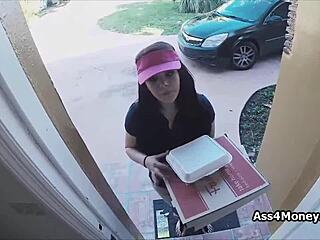 Pizza delivery turns into hot blowjob for cash