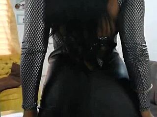 Delicious curvy woman waits in super outfit and asks to be detonated