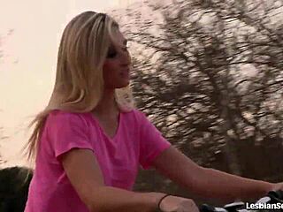 Cute Teens Lick Pussy