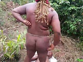 Wah, puki berbulu manis tu memang terlalu menggoda untuk ditolak