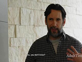 Wanita Bertumit Tinggi Menggoda Kawan Untuk Seks Di Dapur