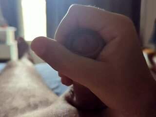 i'm masturbating with sun rays shining through the window, it's so relaxing