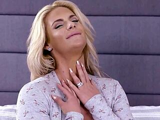 Søt anal lek med Phoenix Marie 😍