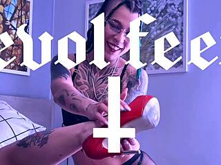 Zbožňování nohou v prádle s láskou