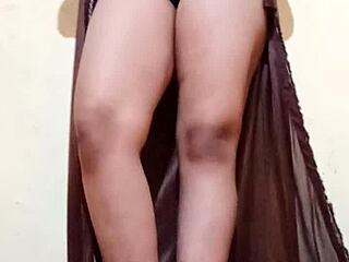 Shilpa bhabhin upea vartalo saa kovan käsittelyn kotitekoisessa intialaisessa toiminnassa isolla perseellä esillä