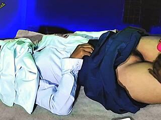 Guru SLTP ajak murid ceweknya coba vibrator baru, seru banget!