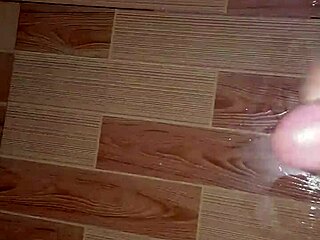 情熱的なフェラとファックで激しいゲイ遭遇