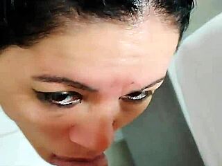 Boldly Helping Maid's Daughter with Morning Muff Diving and Handjob Outdoors