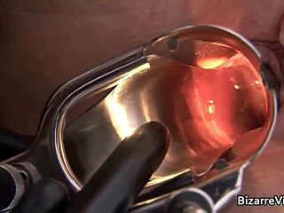 בלונדינית סלוטית מקבלת כוס מושלכת חזק בסשן בונדג' גאג פרוע! 😈