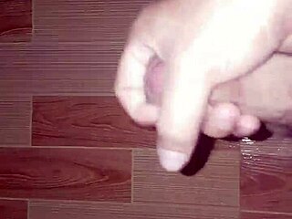 情熱的なフェラとファックで激しいゲイ遭遇