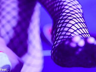 Damn! I’ll Make You Cum with My Vans Sneakers!