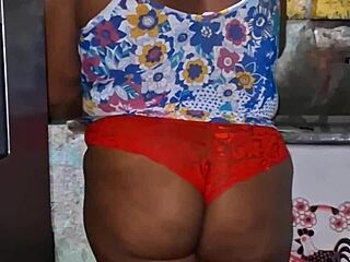 ebony crente nakal gila dalam dapur dengan bontot besar