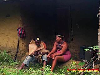 แม่เลี้ยงโชว์ตัวเปลือย โดนเย็ดหีฉ่ำหลังล่าไรขน