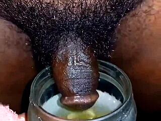 Poglej ta mikro kurček sissy piša na prostem po naključnih mestih