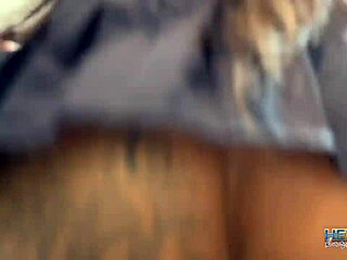 seksi tyttö isolla pillulla saa nuollettua ja syötyä kaverilta ennen juhlia