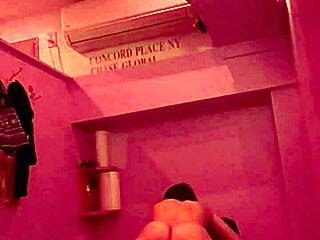 Jeg kan ikke få nok af denne tykke kinesiske babes intense orgasme