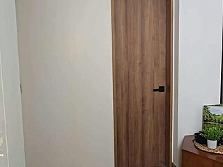 Fiu vitreg mă spionează cu microfoanele lui