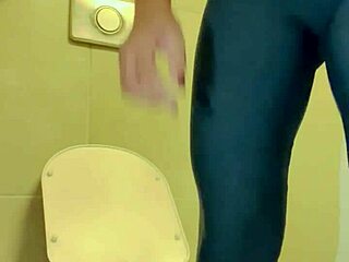 hey, don't you love a good, wet suck outdoors?