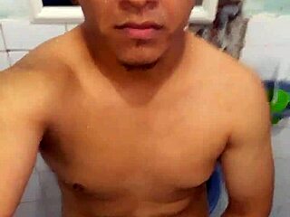 Masturboidu mua hyvin, sinä ilkeä teini 18+, saa mua kummomaan kovasti