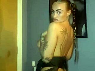 Horny Scottish slut fingers her tight 18+ ass daily