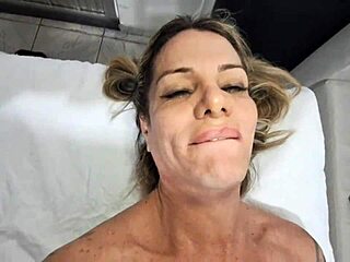 사파도 마사지사, 젖은 보지 핫한 클라이언트 박아