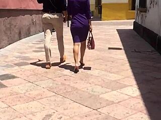 Look At This Riquisima Cougar's Ass!