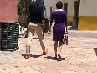 Look At This Riquisima Cougar's Ass!