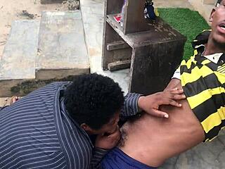 Zunanji seks šel narobe s to krivuljasto punco, kakšen nered haha! 😂