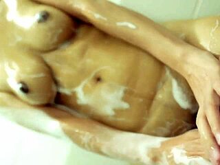 Amateur asian couple shares creampie in bathroom.