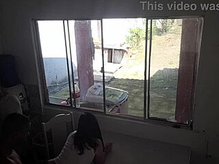 コルノが妻のネガォとの秘密のセックスを無視しながら皿洗い 😳