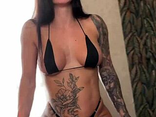 Vruća beba u čarapama, umm, ona samo žudi za dubokim analnim jebanjem!