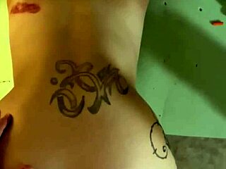 かわいい売春婦がトラップハウスでファック