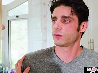 Milf panas hisap kontol anak tiri 😏