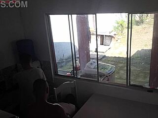 Corno Ignores Wife’s Secret Sex with Negão While Washing Dishes 😳