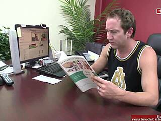 Camgirl Lets User With Big Dick Fuck Her Pussy