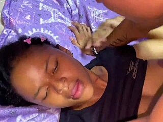 Mi hermanastro esta sola y triste yo la consuelo con una buena follada!