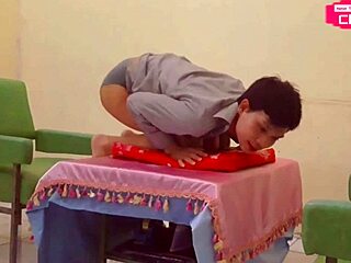 한셀 티오가 팬들 위해 호니 매너키 비브스 서빙