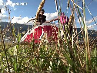 Gozdni vodnik jebe svojo punco globoko v gozdu 🌲