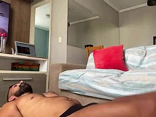 Dan Sanches Live Streaming His Daily Fitness Routine