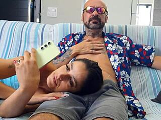 Pătră-sora mea îmi dă o muie ciudată dar sălbatică, s-a simțit atât de greșit!