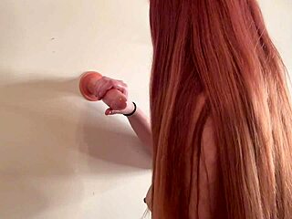 MILF Itali Artemisia Love dengan tetek besar nikmati main dildo solo