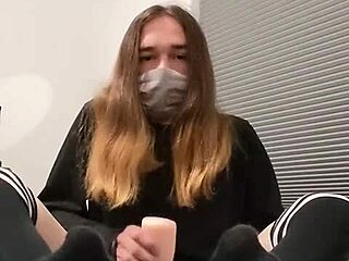 Chica trans se desmadra con Fleshlight en video solo completo