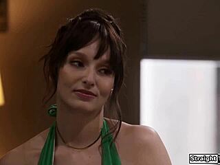 To je moj fant, jebi svojo mačeho obrišeno pičko tako globoko in trdo, prosim!