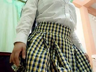 Impresionante latina estudiante graba porno casero sensual antes de graduarse