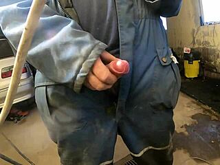 I saw this awesome cumshot, it was so sweet, like ejaculation everywhere!