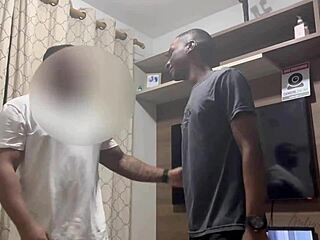 Bizi suçüstü yakaladın, orospu olduğumu biliyorsun, kızma sakin ol ve gel beni sik