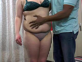 إينيسا، الفرنسية البدينة الساخنة، تُضرب بقوة من شريكها الأسود.