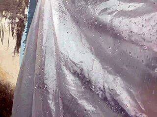 Velikoprsna mačeha jebe starega vrtnarja v surovem domačem akciji.